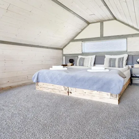 Freedom With Sauna, Sun & Snow Apartment *